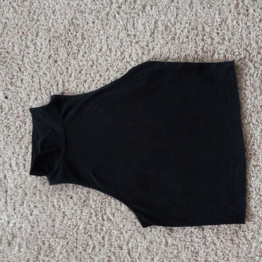 Black Sleeveless Crop Top
